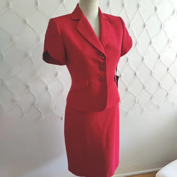 Tahari - Red Skirt Suit - Jacket (2P) - Skirt (4P) - Picture 1 of 9
